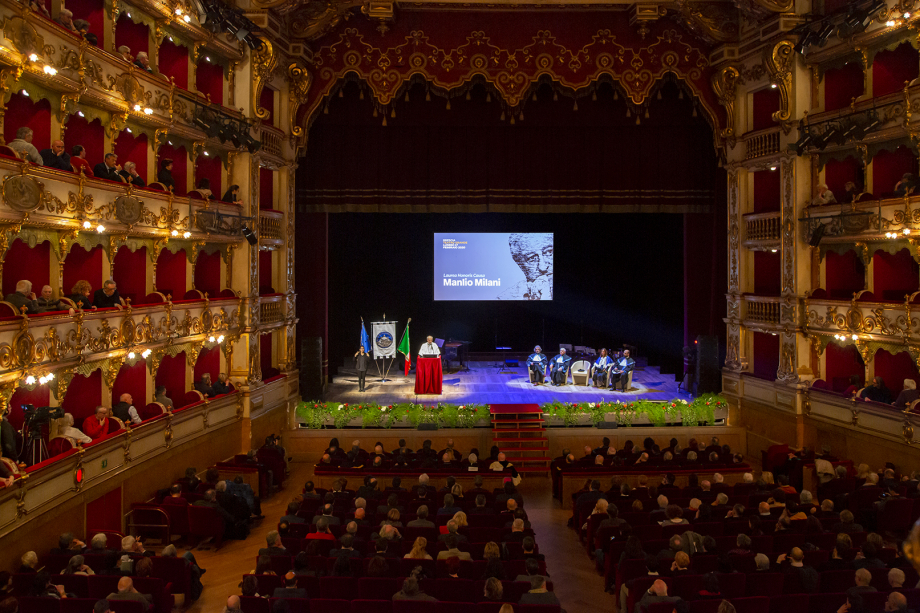 Consegna Laurea  a Manlio Milani